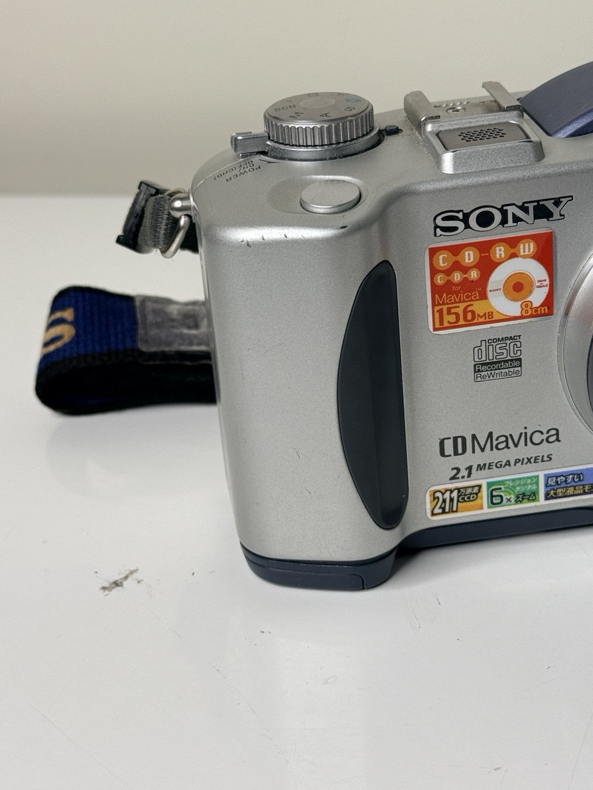 Vintage Sony Mavica MVC-CD200 digital camera in blue and silver, featuring 2.1MP and 6x zoom.