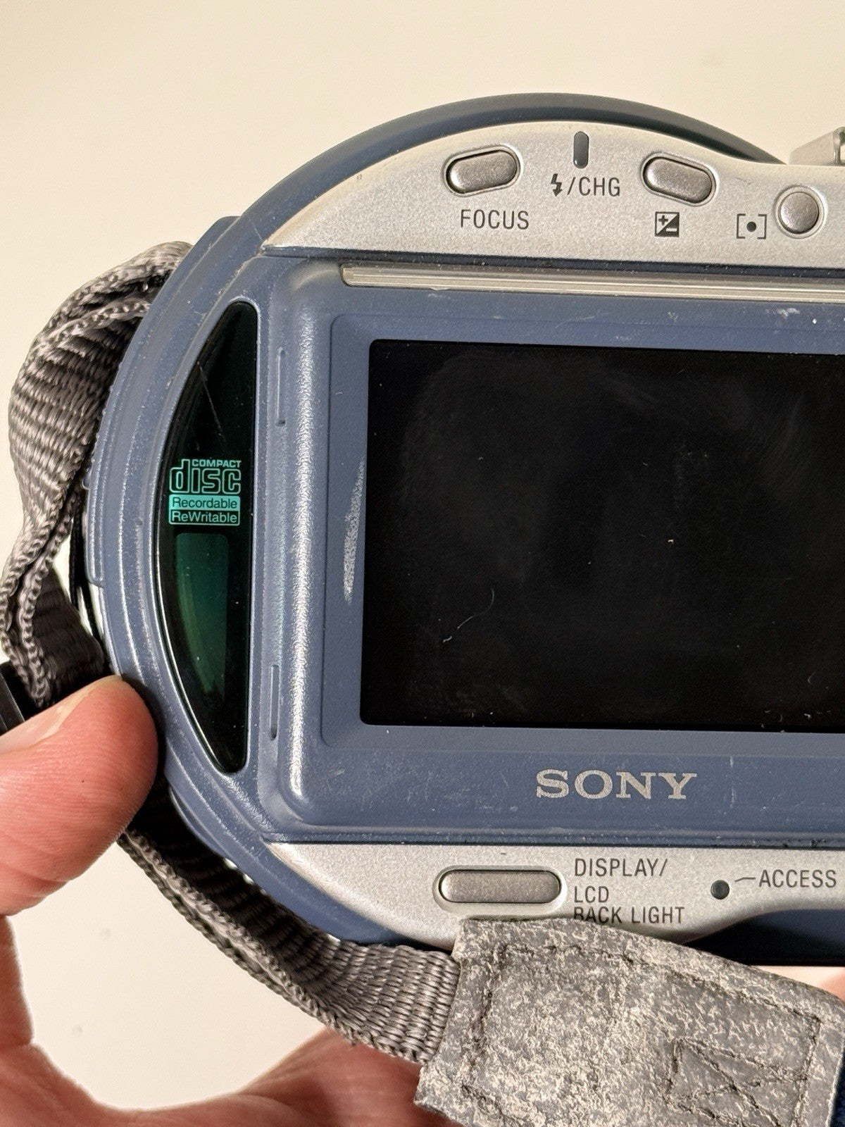 Vintage Sony Mavica MVC-CD200 digital camera in blue and silver, featuring 2.1MP and 6x zoom.