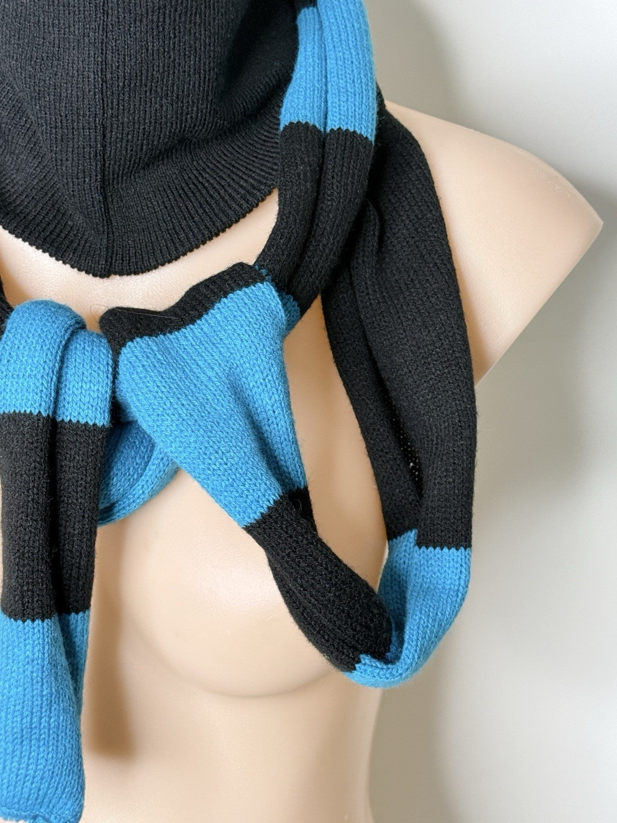 Black and blue Port Power beanie scarf hybrid headwear made of acrylic.