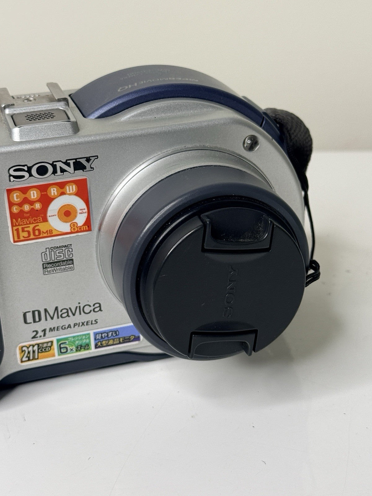 Vintage Sony Mavica MVC-CD200 digital camera in blue and silver, featuring 2.1MP and 6x zoom.