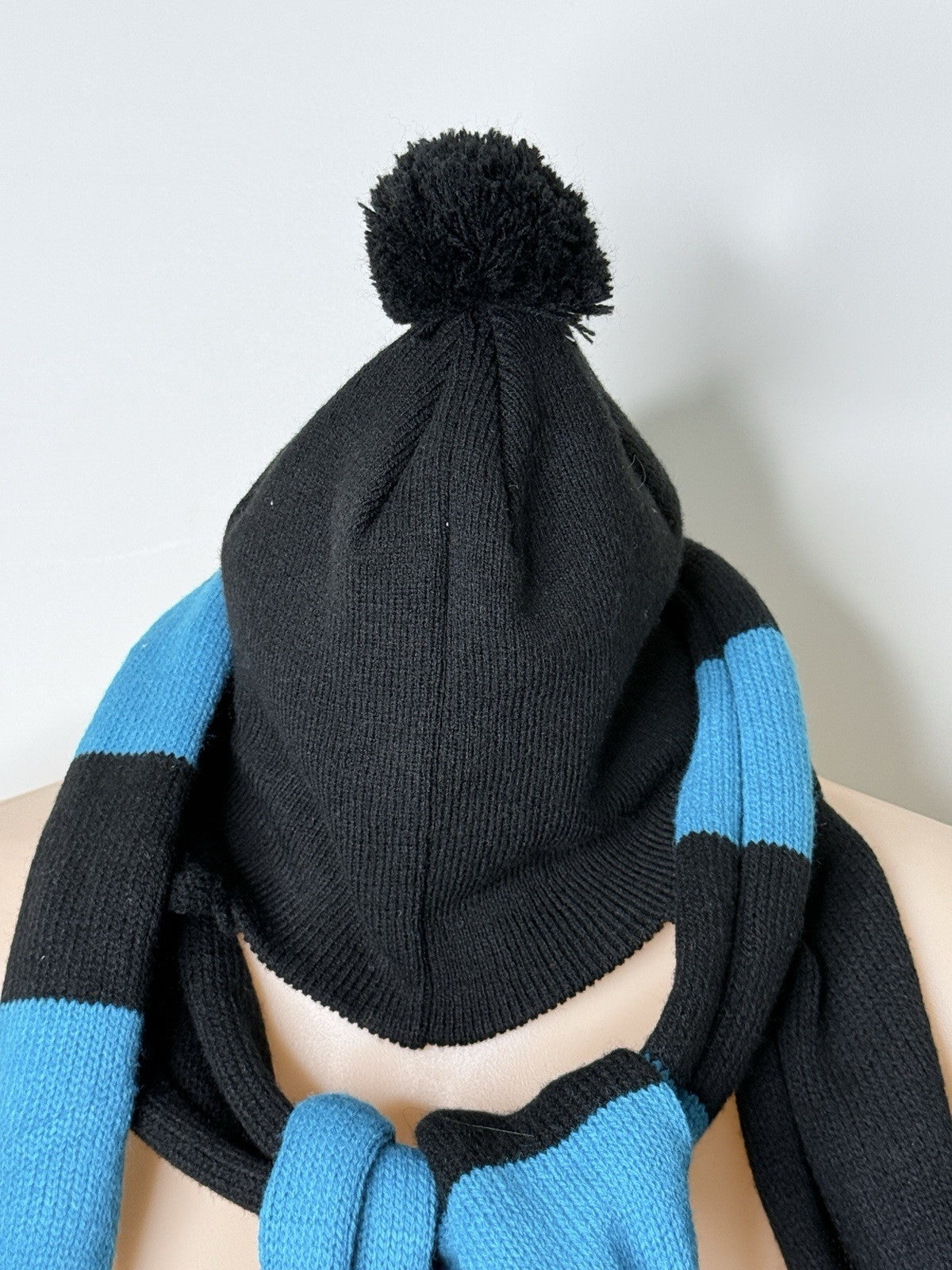 Black and blue Port Power beanie scarf hybrid headwear made of acrylic.