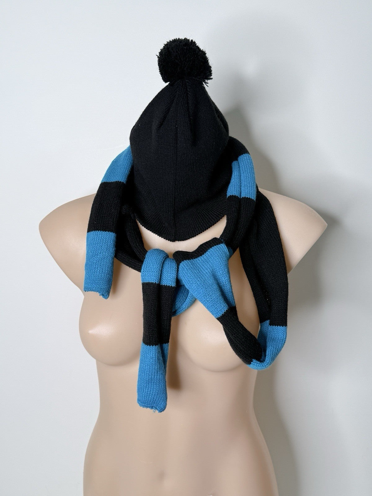 Black and blue Port Power beanie scarf hybrid headwear made of acrylic.