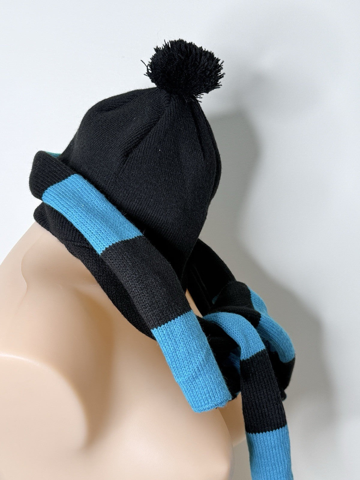 Black and blue Port Power beanie scarf hybrid headwear made of acrylic.