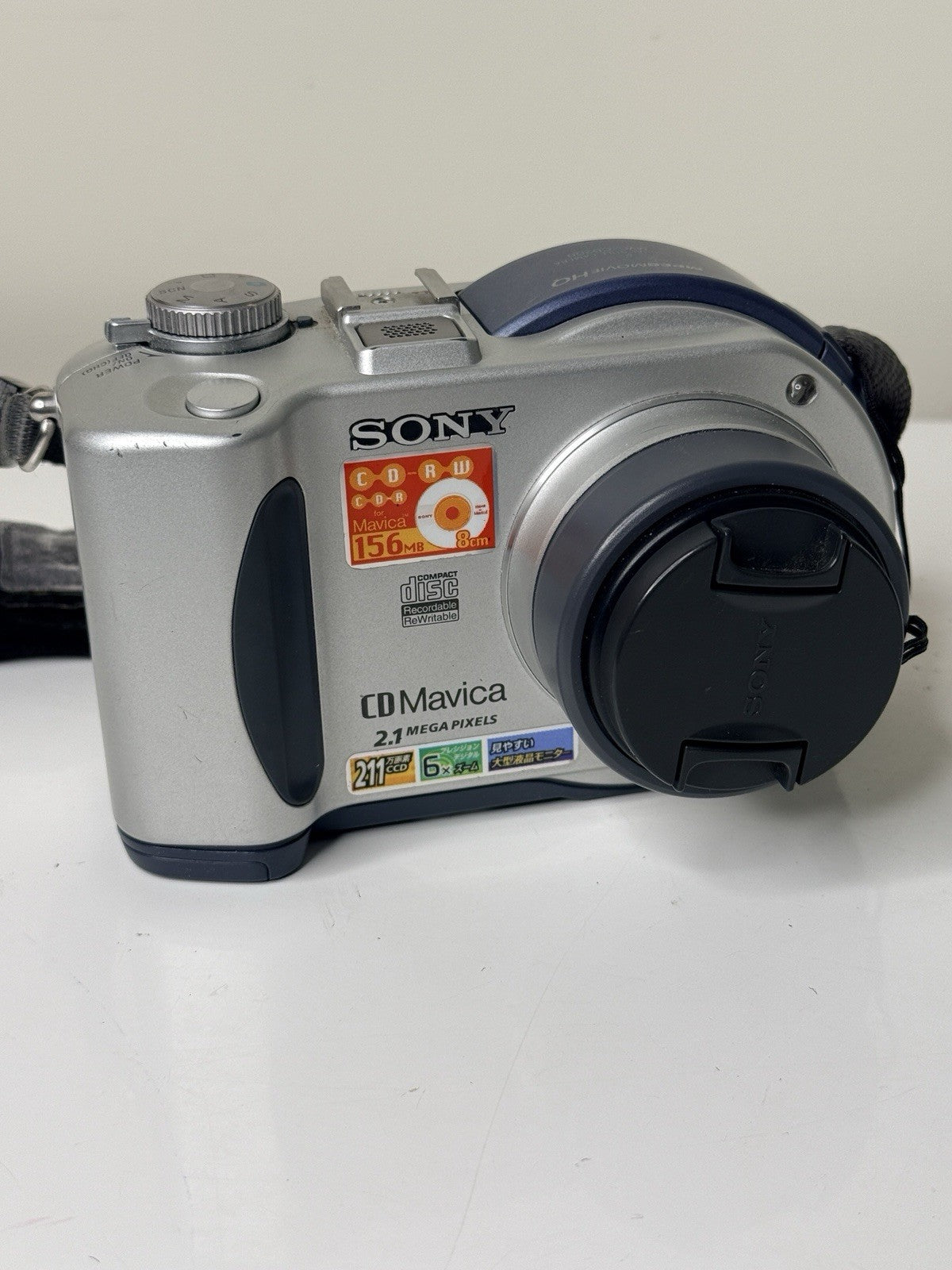 Vintage Sony Mavica MVC-CD200 digital camera in blue and silver, featuring 2.1MP and 6x zoom.